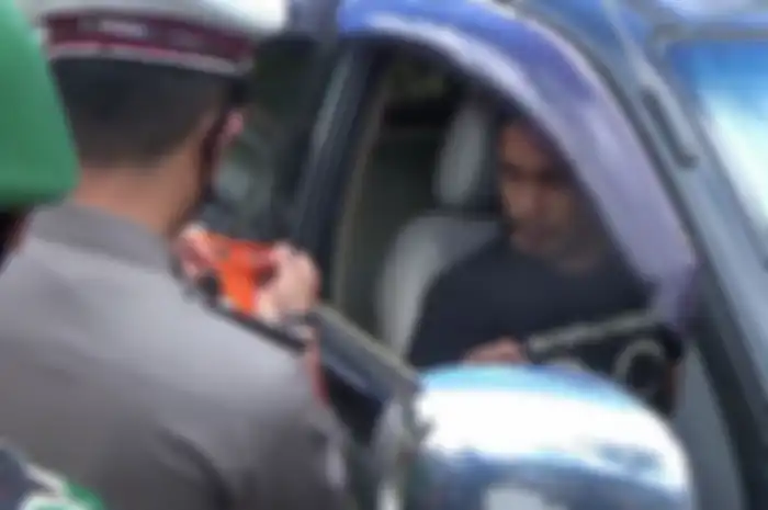razia masker untuk pengendara mobil
