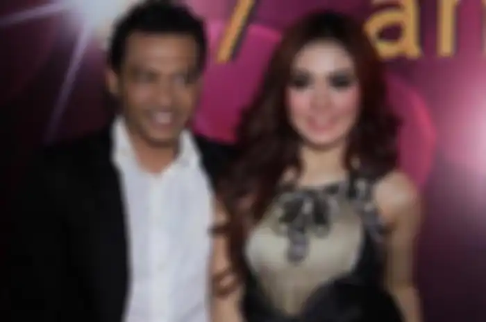 Anang dan Syahrini saat menjadi rekan duet