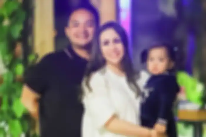 Momo Geisha dan keluarga