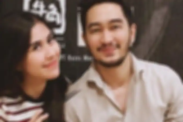  Syahnaz Sadiqa dan Suami 