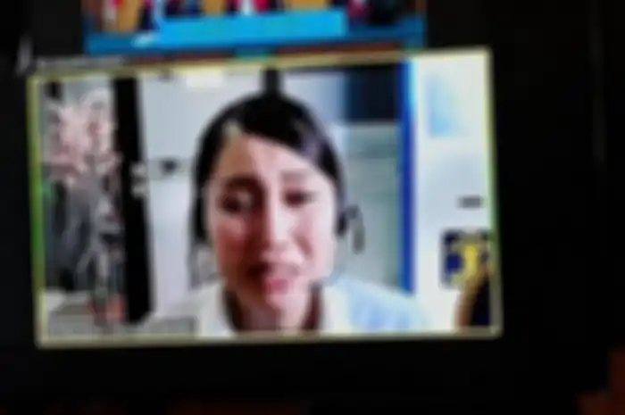 Lucinta Luna menangis dalam sidang beragendakan vonis terkait kasus narkoba yang digelar secara virtual di Pengadilan Negeri Jakarta Barat, Slipi, Jakarta Barat, Rabu (30/9/2020).  