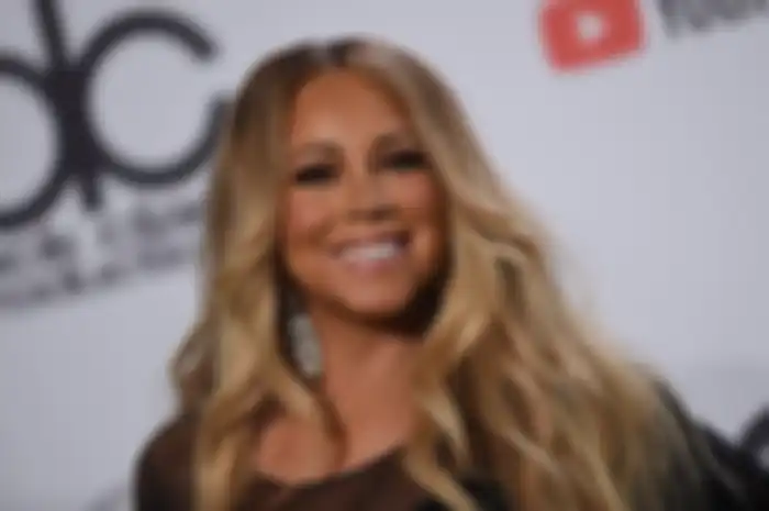 Penyanyi Mariah Carey berpose pada perhelatan American Music Awards 2018 di Los Angeles, California, pada 9 Oktober 2018.