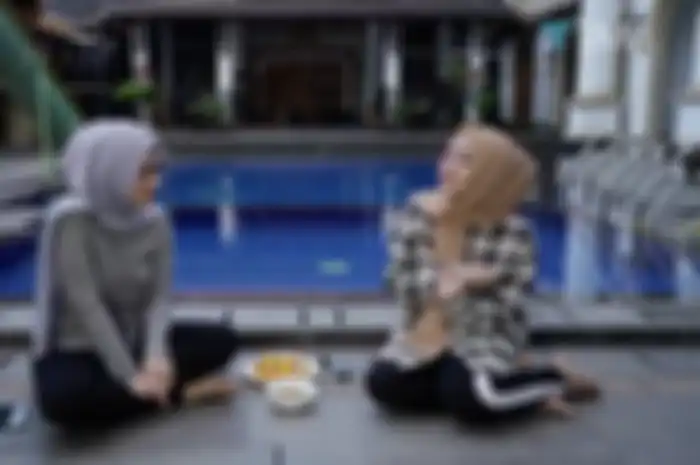 Putri Delina dan Nathalie Holscher