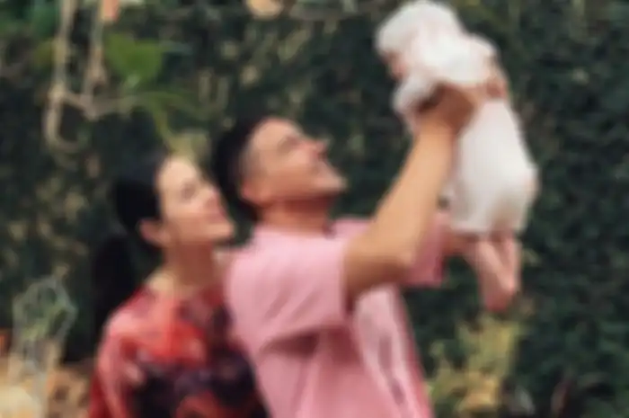 Parasnya Bikin Penasaran Gegara Disembunyikan Sejak Lahir, Potret Putri Semata Wayang Raisa dan Hamish Daud Tetiba Jadi Omongan Netizen saat Berlibur ke Magelang: Ya Ampun Bule Amat...