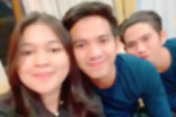 Rizki DA Malah Terciduk Cium Pipi Perempuan Lain