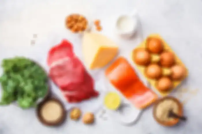 Ilustrasi kembang kol dicacah menggunakan food processor.