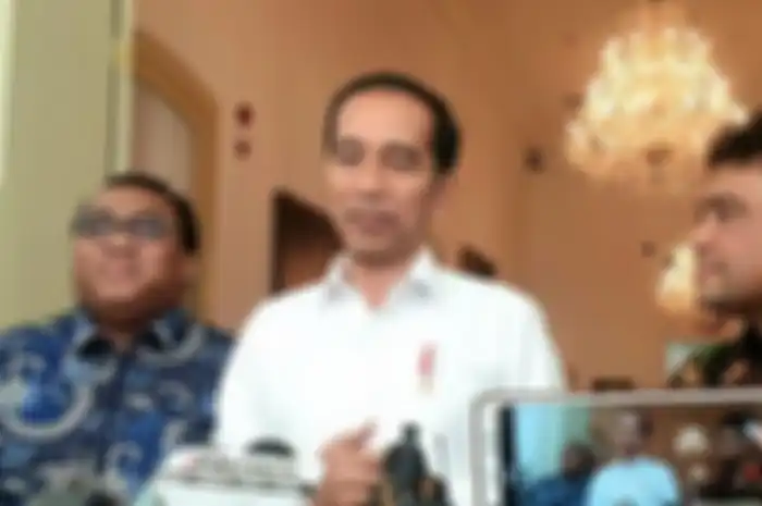 Presiden Jokowi menerima dua pemimpin serikat buruh ke Istana, yakni Presiden KSPI Said Iqbal beserta Presiden KSPSI Andi Gani. 
