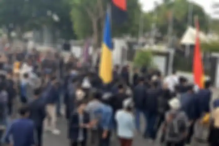 Demo mahasiswa di Makassar tolak omnibus law