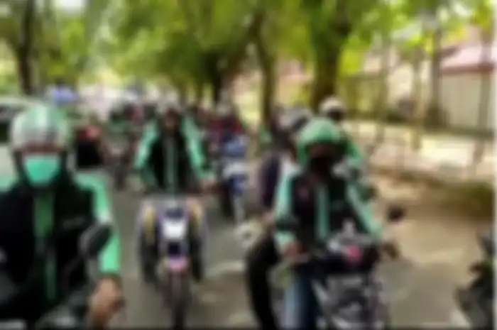 Driver ojol rame-rame turun ke jalan tolak Omnibus Law.