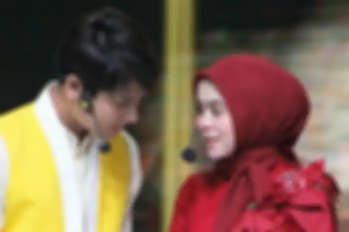 Rian D'Masiv ciptakan lagu untuk Rizky Billar dan Lesty Kejora, Rian mengaku lirik lagu karyanya terinspirasi dari ungkapan perasaan Billar dan Lesty. 
