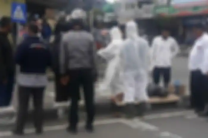 KOMPAS.com/ IWAN BAHAGIA SP Suasana evakuasi seorang anak berinisial HR (12), seorang anak yang ditemukan tertidur di marka jalan di Simpang Wariji, Kampung Blang Kolak I, Takengon, Aceh Tengah. 
