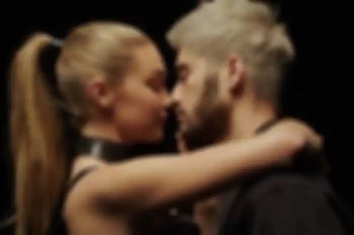 Gigi Hadid dan Zayn Malik kencan romantis usai menyambut kelahiran anak pertama mereka. 