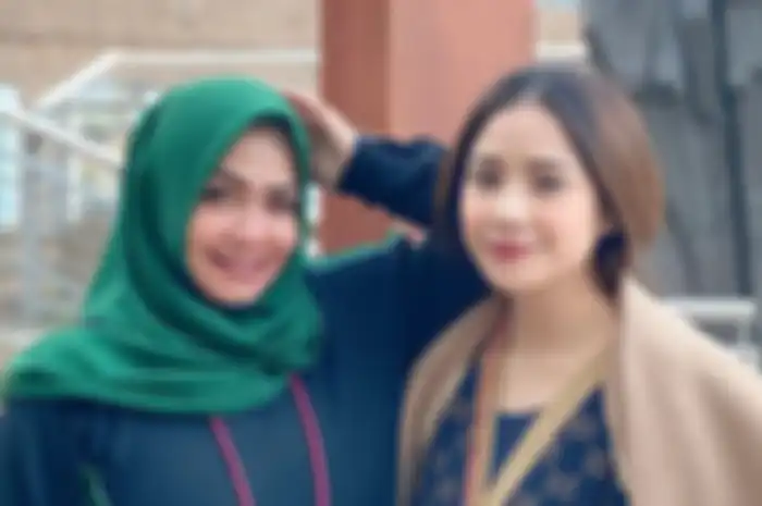 Nagita Slavina bersama ibunya, Rieta Amilia