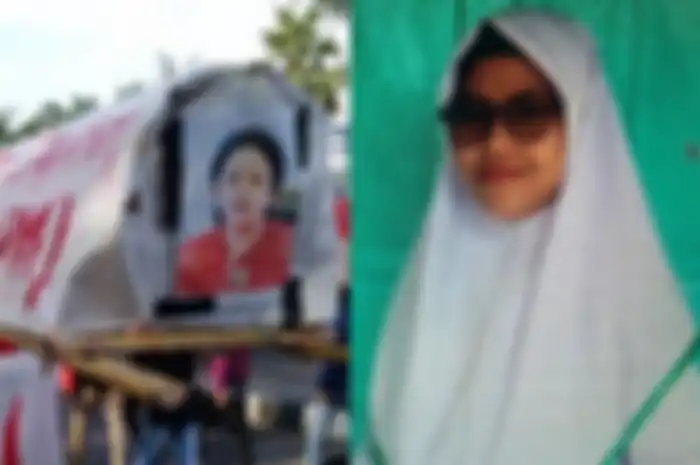 Sari Labuna (21) aktivis mahasiswi yang menjadi jenderal lapangan Barisan Rakyat Bergerak (BAR-BAR) aksi unjuk rasa 'Tolak Omnibus Law' ditetapkan sebagai tersangka