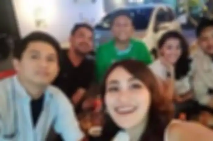 Ayu Ting Ting, Adit Jayusman dan teman-teman dekat mereka.