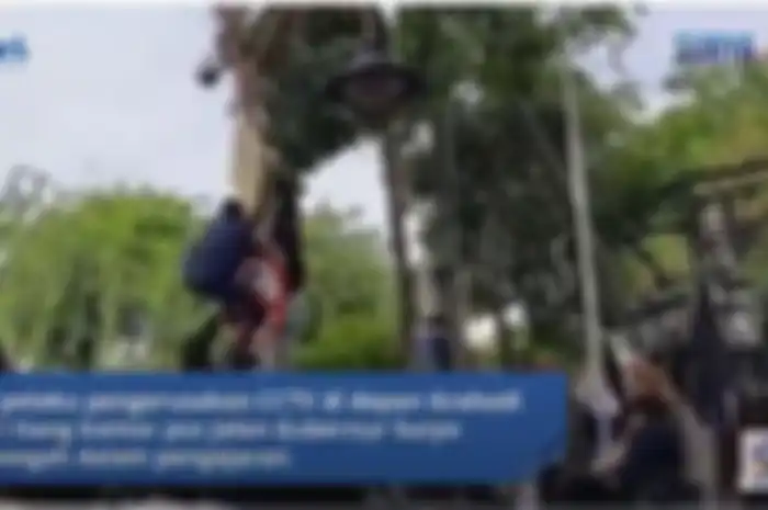 Terungkap Sosok Pemuda Perusak CCTV saat Demo Omnibus Law di Surabaya yang Diburu Polisi 