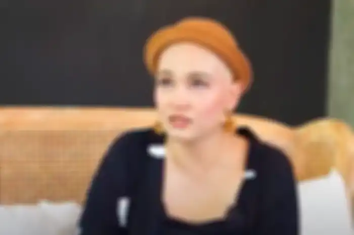 Feby Febiola saat berbincang dengan Daniel Mananta