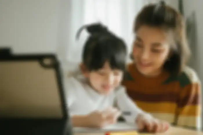 3 Peran Penting Orangtua saat Mendampingi Anak Sekolah Online