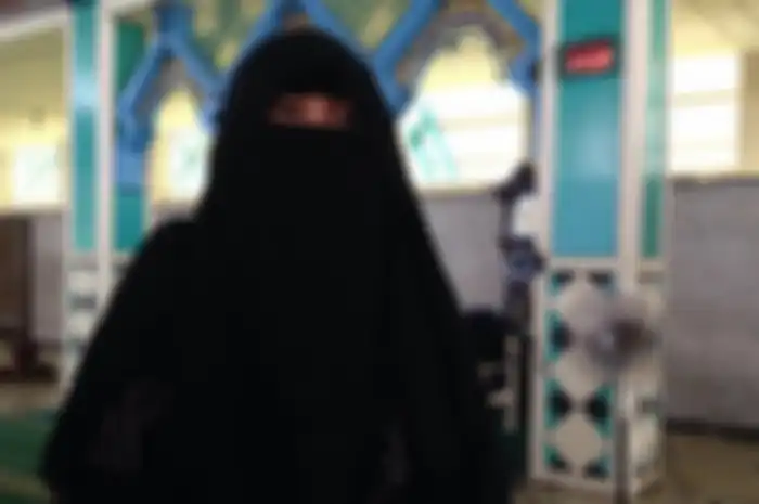 Kerap Muntah Darah hingga Muncul Binatang Tiap Dirukiyah, Indadari Temukan Kain Kafan Berisi Tanah Kubur di Rumahnya, Ada Apa?