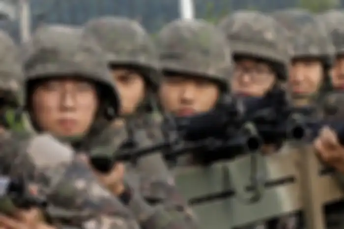 Warga yang melakukan wajib militer di Korea Selatan