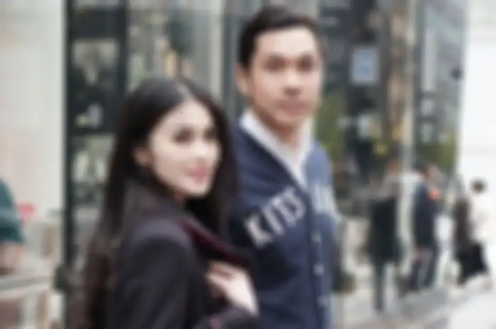 Sandra Dewi dan sang suami