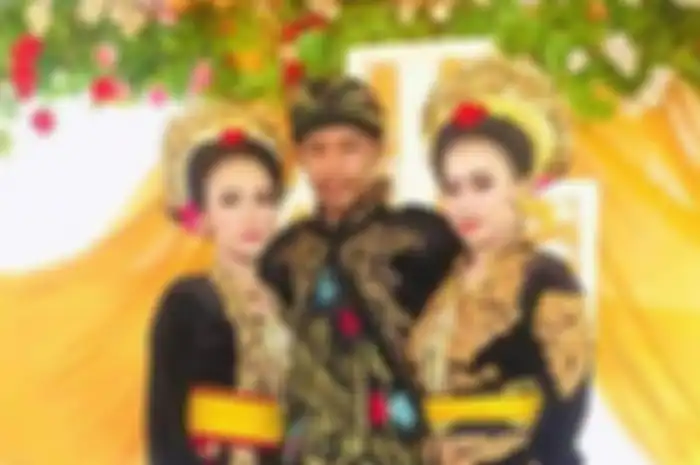 Tangkapan layar acara resepsi pernikahan dini AR Siswa SMK Lombok Barat yang menikahi 2 gadis dalam waktu kurang dari sebulan. 