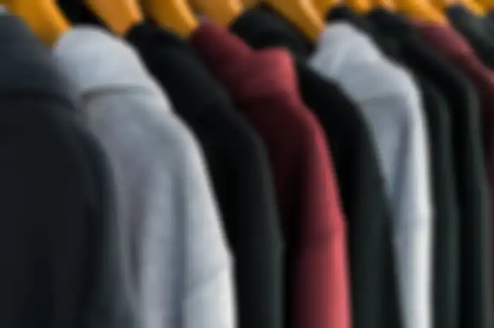 Ilustrasi baju berwarna gelap