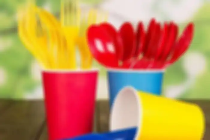 Sendok plastik ternyata tidak dianjurkan sebagai alat makan, karena bahaya bagi kesehatan