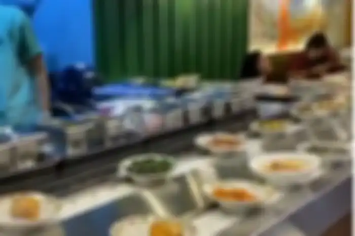 Restoran Padang dengan konsep conveyor belt 