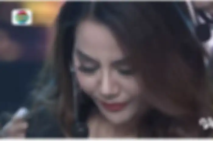 Nita Thalia tak kuasa ungkap alasan selama ini diam di tengah kabar perceraian dengan Nurdin Rudythia.