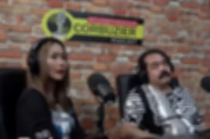 Inul Daratista dan Adam Suseno saat hadir di podcast Deddy Corbuzier.