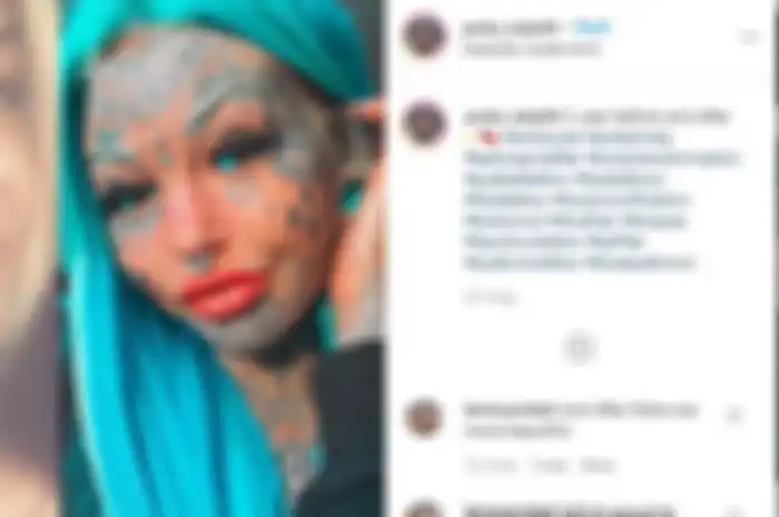 Seorang wanita Australia bernama Amber Luke rela menghabiskan 120.000 dolar AS atau sekitar Rp1,7 miliar untuk mengubah bentuk tubuhnya jadi mirip seekor naga.