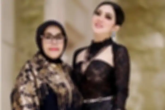 Syahrini dan sang Ibunda