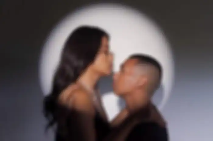 Cantika Abigail dan Rayi Putra di video klip 'Sign'