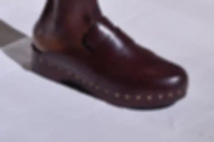 Clogs, tren 'ugly' shoes baru tahun 2021