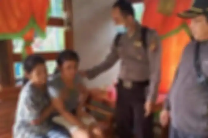 Siswi SMA, Meri Merianti (20) asal Dusun Sejaruk Param, Desa Sakataru, Kecamatan Lembah Bawang, Kabupaten Bengkayang, Kalimantan Barat ( Kalbar) yang dilaporkan menghilang sejak Rabu (27/10/2020) petang, akhirnya ditemukan di dalam sebuah gubuk di ladang yang hanya berjarak 150 meter dari rumahnya. 