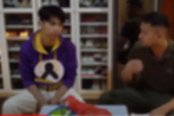Dimas Ramadhan saat datang ke rumah Raffi Ahmad
