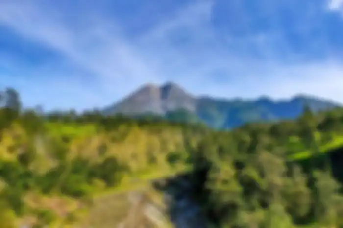 Gunung Merapi dilihat dari Kali Talang, Klaten