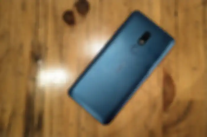 Review Nokia C3 dengan varian warna Nordic Blue.
