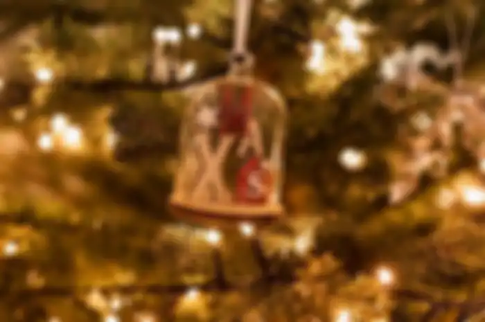 Memasang Lampu Natal Ternyata Butuh Trik Khusus Agar Tidak Kusut, Simak di Sini!