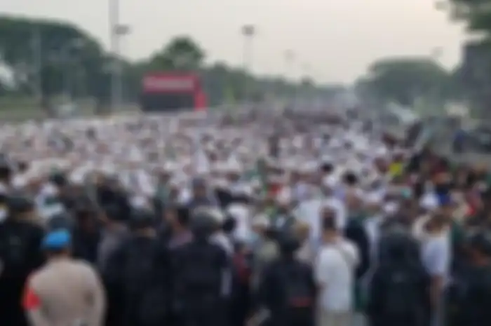 Ribuan simpatisan Habib Rizieq Shihab menutup lumpuh akses Bandara Soekarno-Hatta, Selasa (10/11/2020) pagi.