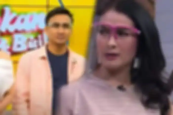 Panik Bukan Kepalang Pacar Barunya Sebut Iis Dahlia Galak di Depan Mukanya, Lutfi Aghizal: Enggak, Mama Iis Itu Baik