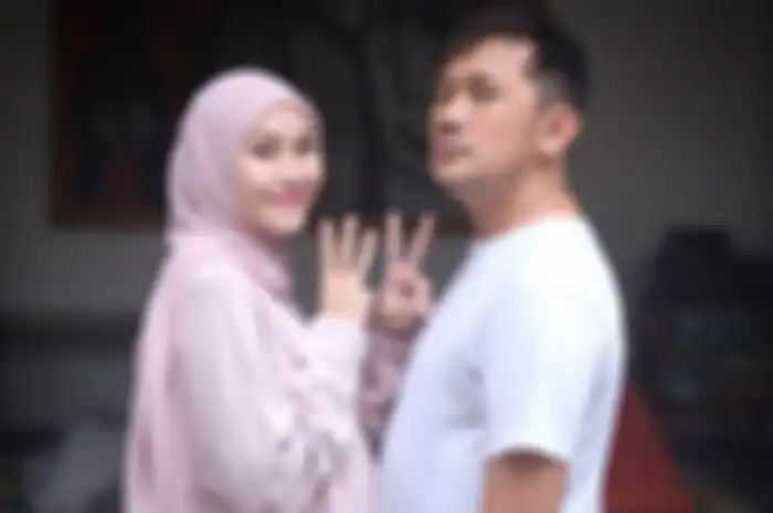 Zaskia Adya Mecca dan Hanung Bramantyo
