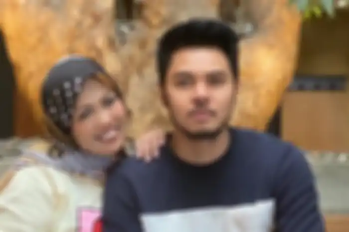 Suami Elly Sugigi bongkar hal yang buat dirinya jatuh hati pada sang istri