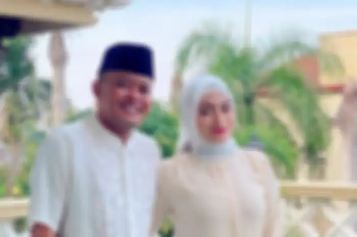 Sule bersama sang istri, Nathalie Holscher.