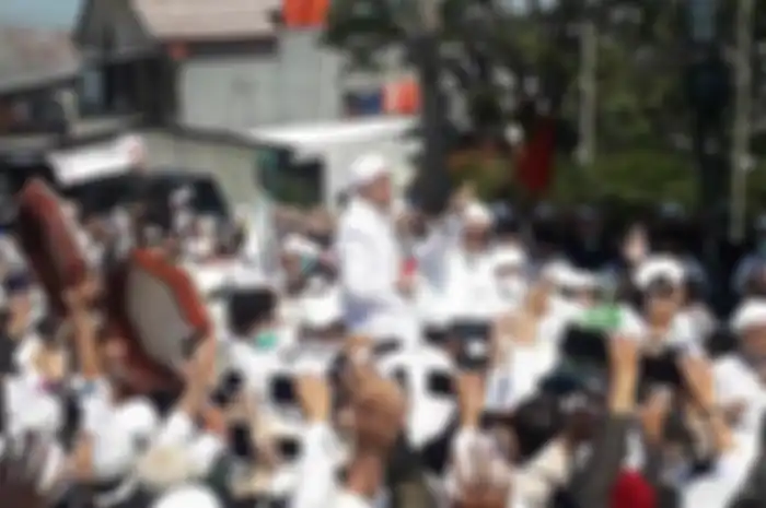 Kedatangan Pemimpin Front Pembela Islam (FPI) Habib Rizieq di Puncak Bogor disambut ribuan simpatisan, Jumat (13/11/2020).