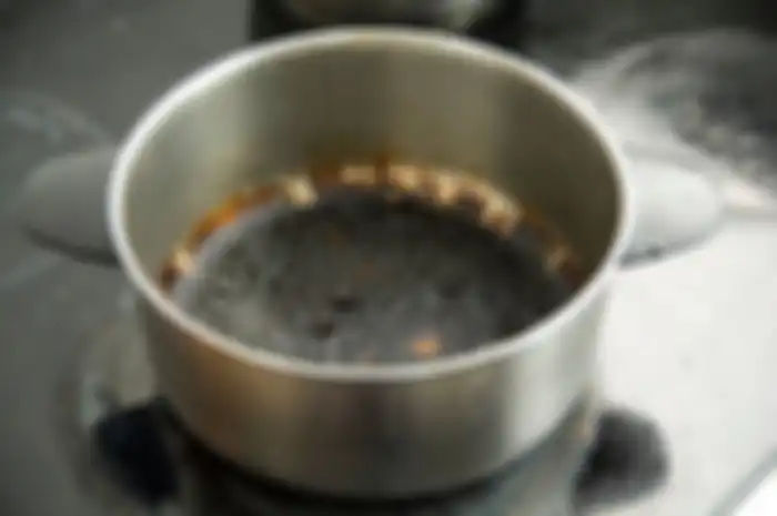 Ampuh Atasi Panci dan Wajan yang Hangus, Taburkan Baking Soda, Lihat yang Terjadi!