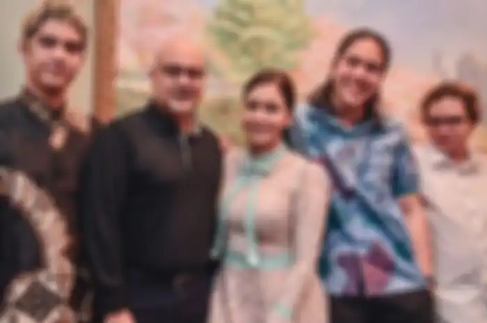 Irwan Mussry dan anak-anak Maia