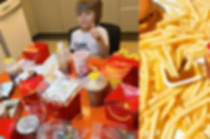 Kolase foto menu di McDonald's, Kamis (26/11/2020).