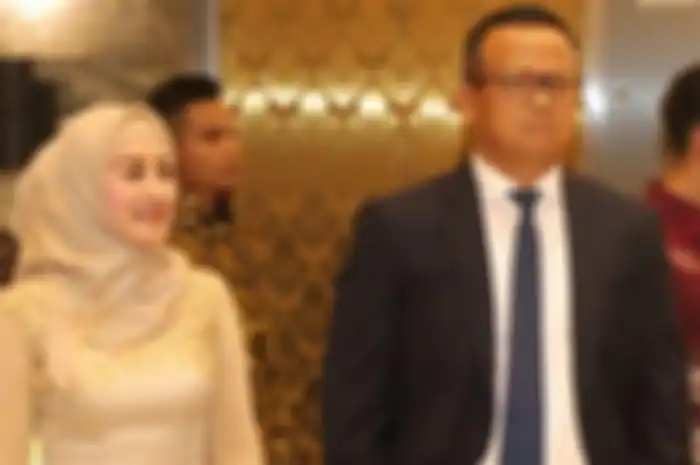 Edhy Prabowo dan istri, Iis Rosita Dewi ditangkap KPK   Artikel ini telah tayang di tribunjabar.id dengan judul Edhy Prabowo dan istrinya Iis Rosita Ditangkap KPK, Ini Respons DPD Gerindra Jabar, https://jabar.tribunnews.com/2020/11/25/edhy-prabowo-dan-istrinya-iis-rosita-ditangkap-kpk-ini-res
